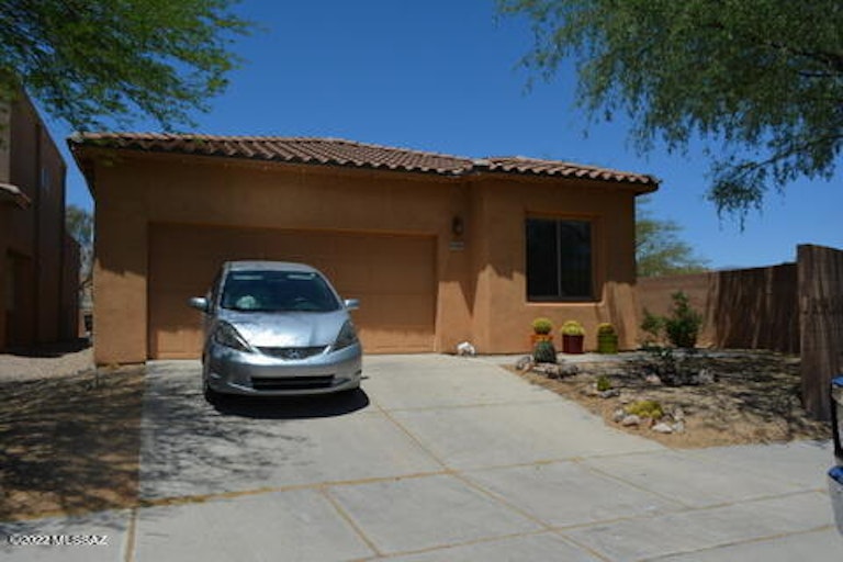 Photo 1 of 31 - 7589 E Truces Pl, Tucson, AZ 85715