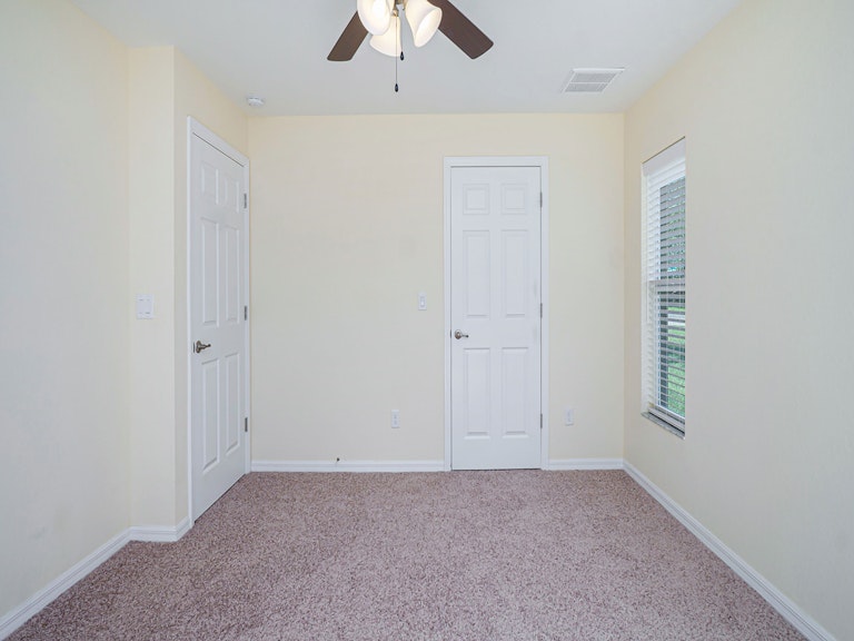 Photo 11 of 17 - 14463 Duck Hawk Rd, Weeki Wachee, FL 34614