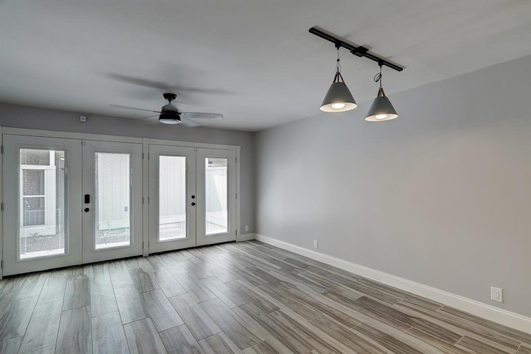 Photo 14 of 42 - 12643 Rip Van Winkle Dr, Houston, TX 77024