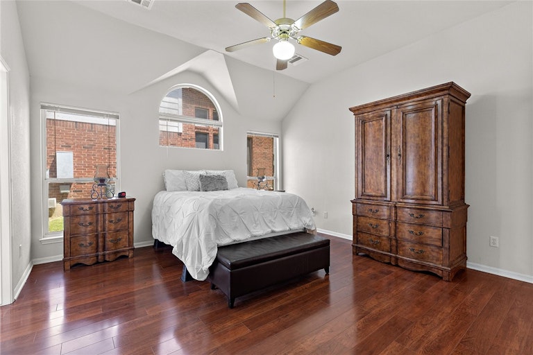 Photo 21 of 32 - 1104 Terra St, Round Rock, TX 78665