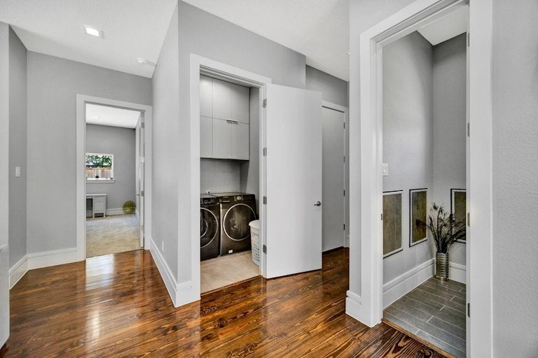 Photo 11 of 31 - 4806 Lynnacre Dr, Dallas, TX 75211