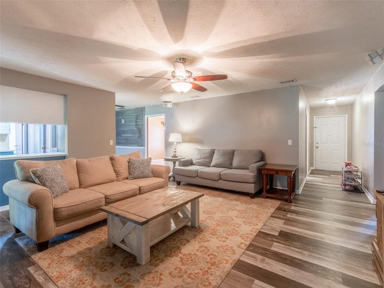 Photo 8 of 32 - 2114 Arch McDonald Dr, Dover, FL 33527