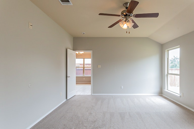 Photo 14 of 22 - 420 Harding Ln, Lavon, TX 75166
