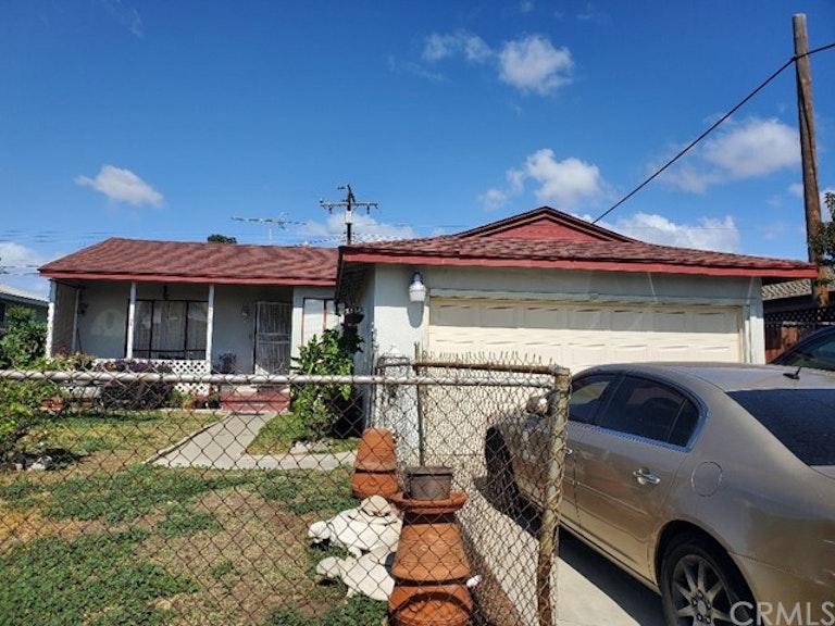 Photo 2 of 18 - 815 W 156th St, Compton, CA 90220