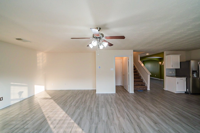 Photo 11 of 36 - 2011 Dalton Trace Ct, Spring, TX 77373