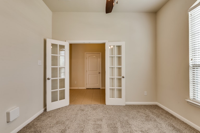 Photo 8 of 29 - 905 Green Coral Dr, Little Elm, TX 75068