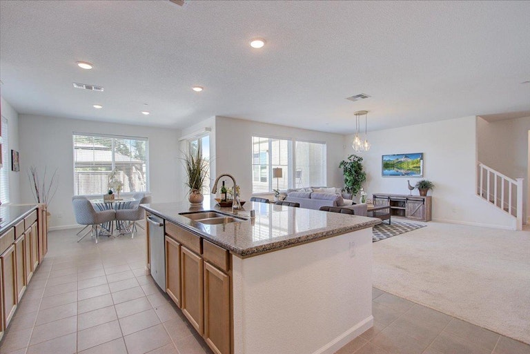 Photo 5 of 43 - 10082 Mud Hen Way, Elk Grove, CA 95757