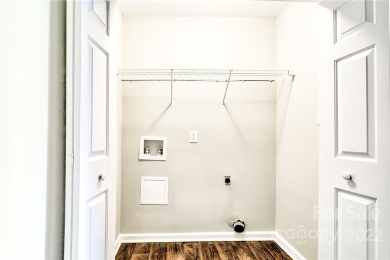 Photo 15 of 18 - 7731 Ivy Hollow Dr, Charlotte, NC 28227