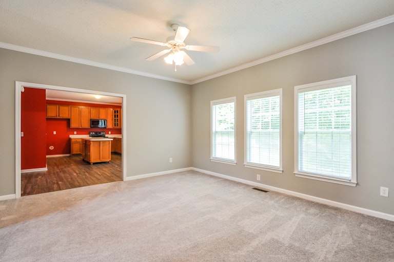 Photo 4 of 25 - 285 Trenburg Pl, Clayton, NC 27520
