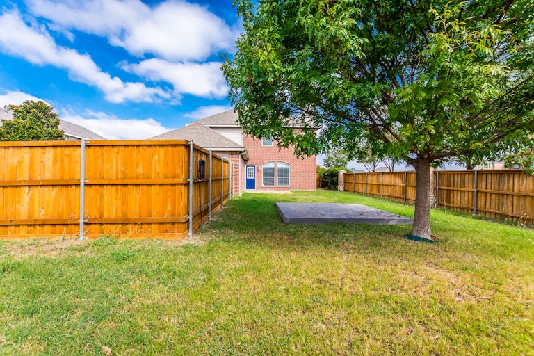 Photo 8 of 34 - 1132 Elm Brook Ct, Allen, TX 75002