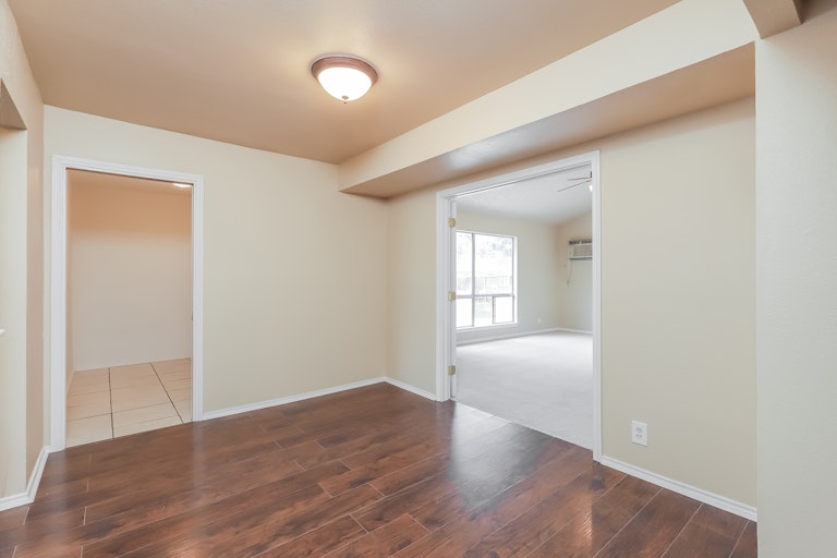 Photo 11 of 27 - 4707 Pebble Gln, San Antonio, TX 78217
