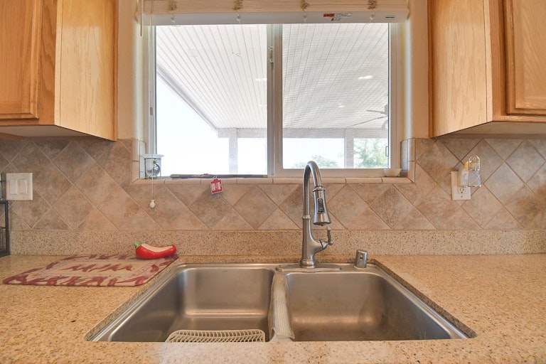 Photo 15 of 41 - 1400 Ladyfern St, Plumas Lake, CA 95961