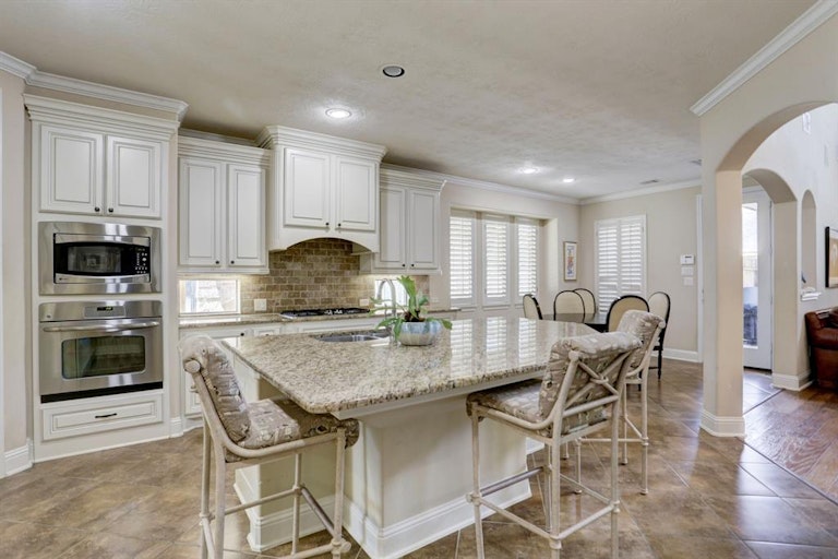 Photo 13 of 50 - 4823 Middlewood Manor Ln, Katy, TX 77494