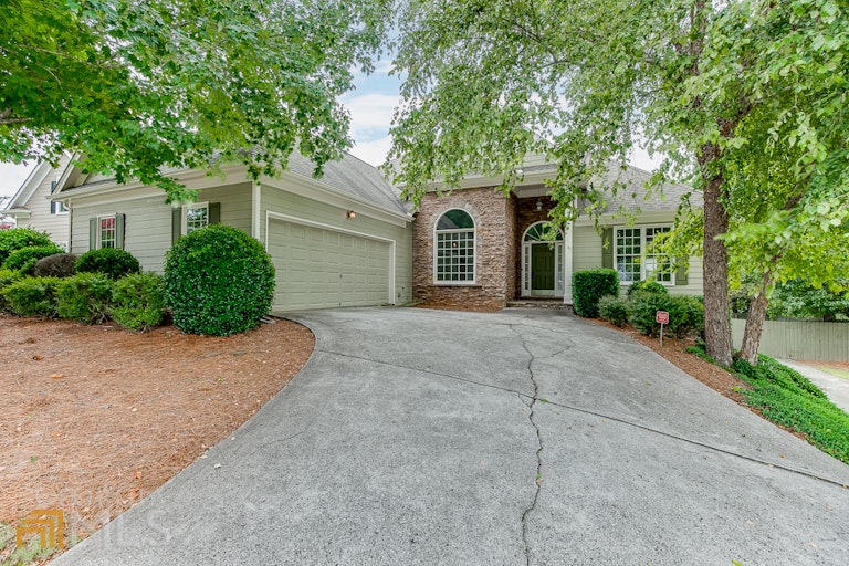 Photo 3 of 44 - 1122 Cayuga Ct, Dacula, GA 30019