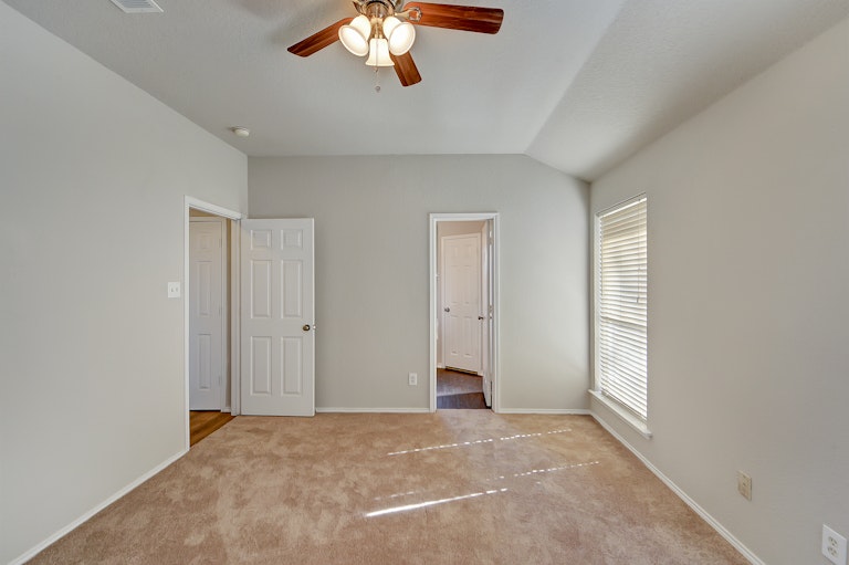 Photo 9 of 21 - 201 S 3rd Ave, Mansfield, TX 76063