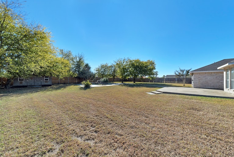 Photo 28 of 28 - 940 High Point Dr, Midlothian, TX 76065