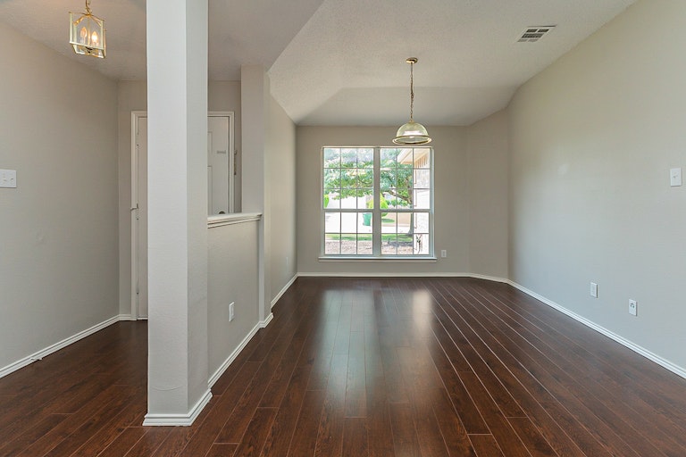 Photo 9 of 21 - 2404 Glenhaven Dr, McKinney, TX 75071