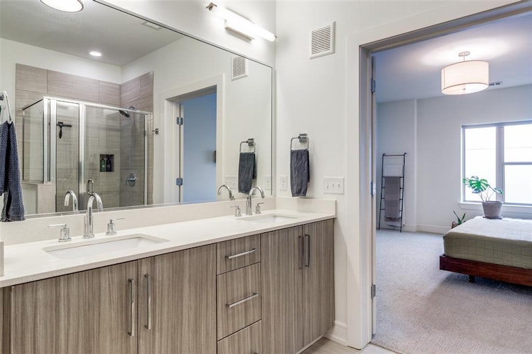 Photo 9 of 17 - 5714 McCommas Blvd #204, Dallas, TX 75206