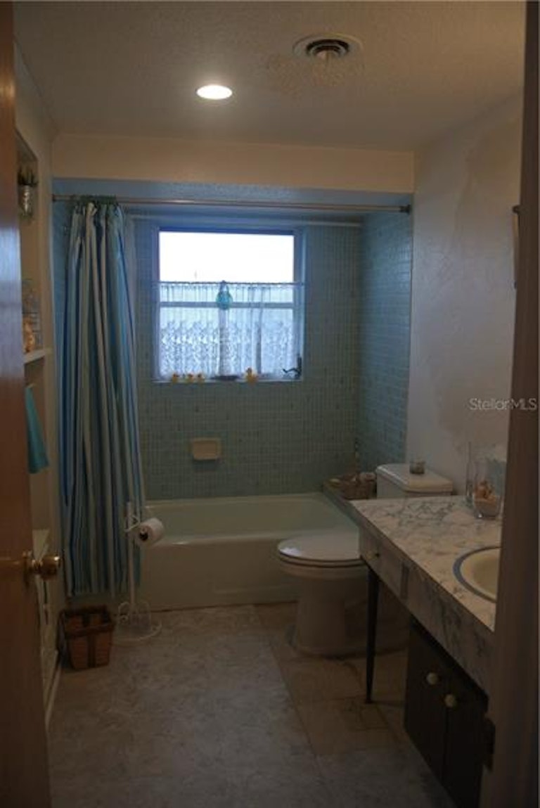 Photo 9 of 9 - 404 Clover Rd, Venice, FL 34293