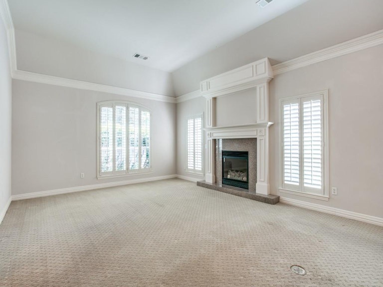 Photo 8 of 40 - 10405 Downing Dr, Denton, TX 76207