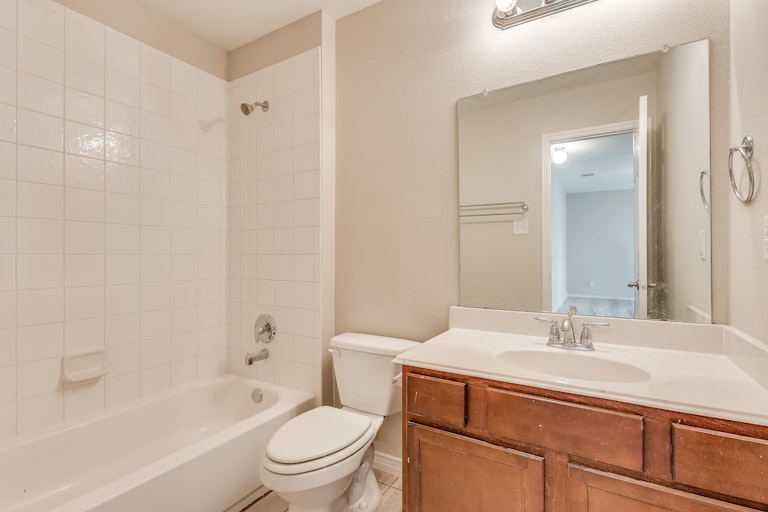 Photo 24 of 28 - 905 Charleston Ln, Savannah, TX 76227