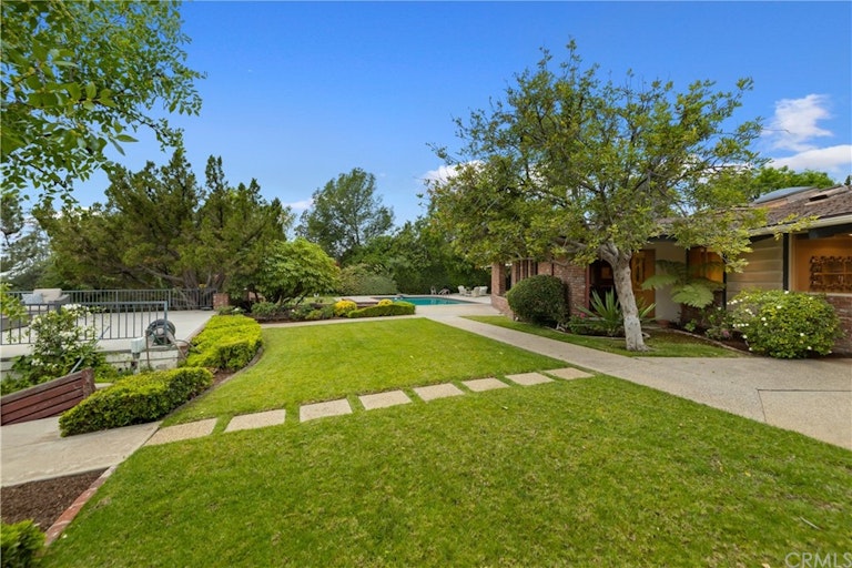 Photo 14 of 75 - 1123 W Donington St, Glendora, CA 91741