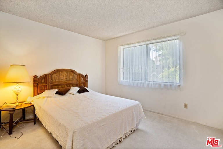 Photo 34 of 53 - 18502 Entrada Ct, Porter Ranch, CA 91326