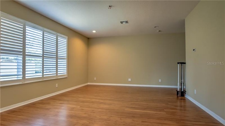 Photo 23 of 25 - 307 Carriage Oak Pl, Seffner, FL 33584