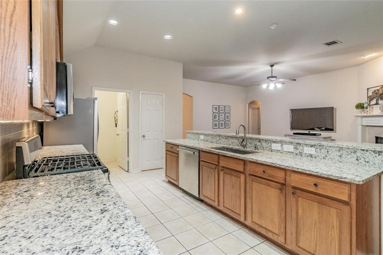 Photo 16 of 32 - 7816 Riverwalk Trl, McKinney, TX 75070