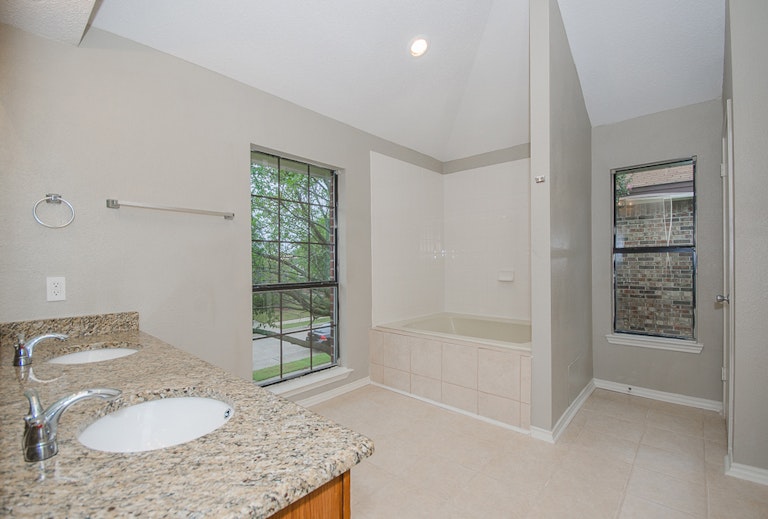 Photo 17 of 26 - 7701 Rice Dr, Rowlett, TX 75088