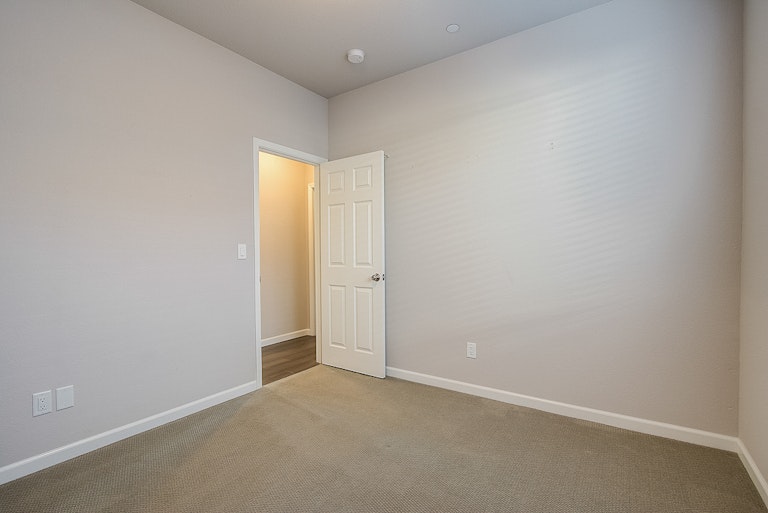 Photo 21 of 34 - 6025 Belfast Way, Roseville, CA 95747