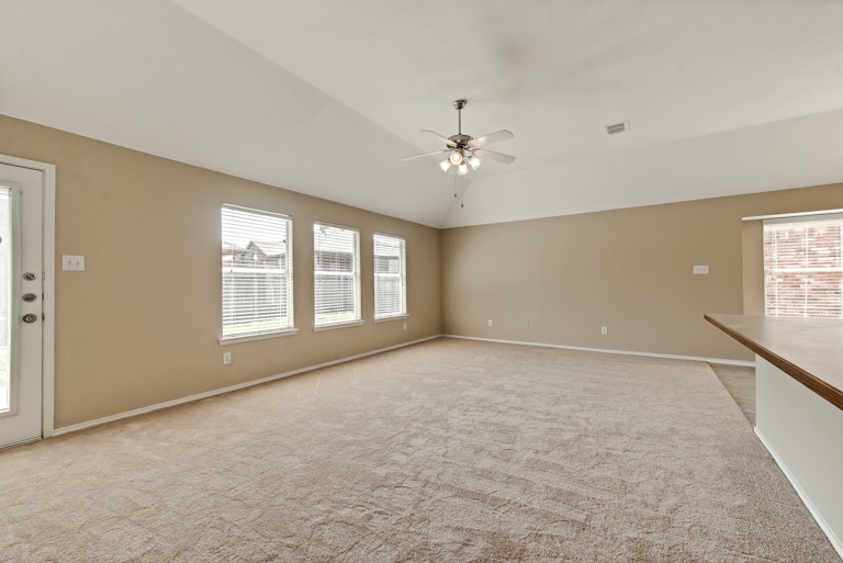 Photo 9 of 24 - 305 Mystic River Trl, Fort Worth, TX 76131