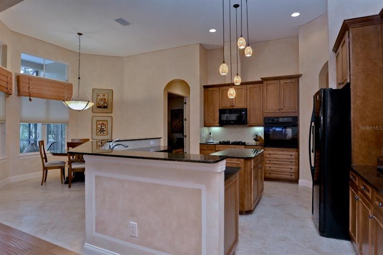 Photo 16 of 48 - 1909 Floresta View Dr, Tampa, FL 33618
