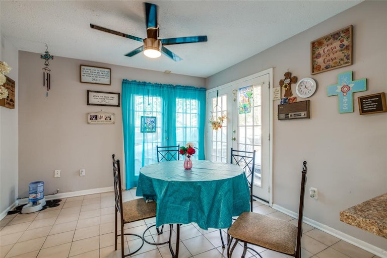 Photo 12 of 36 - 18303 Running Vine Ln, Spring, TX 77379