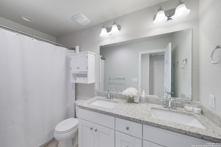 Photo 22 of 26 - 5503 Burr Blf, San Antonio, TX 78266