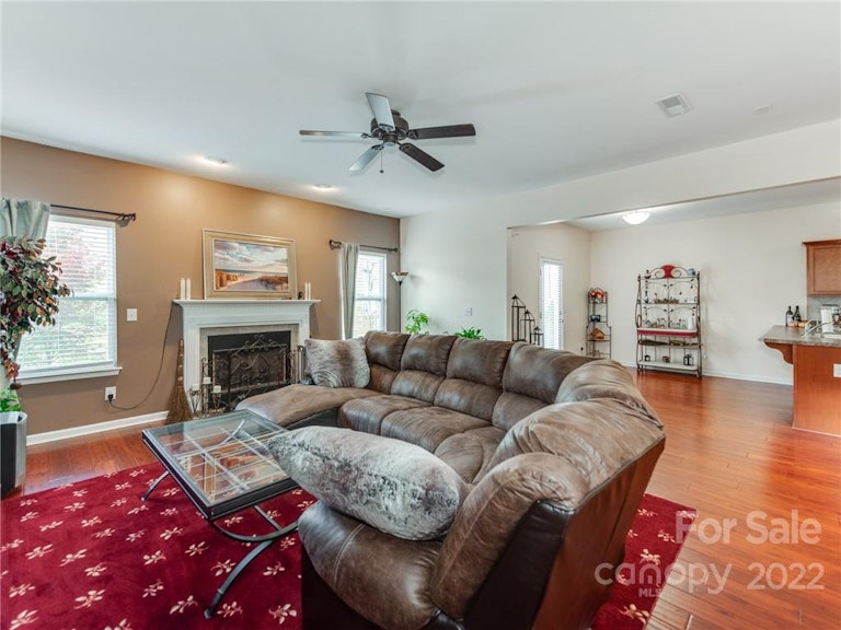 Photo 11 of 39 - 8112 Dumphries Dr, Huntersville, NC 28078