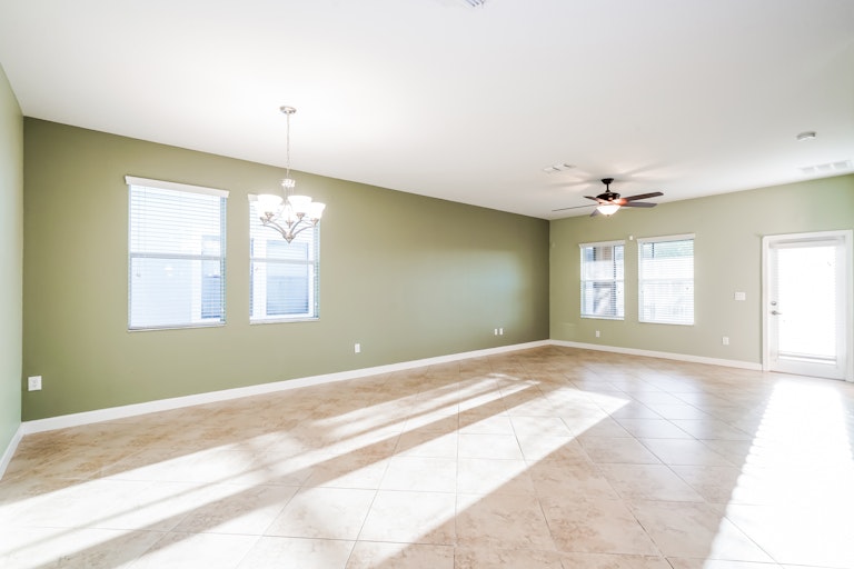 Photo 23 of 42 - 19303 Prairie Tree Pl, Tampa, FL 33647