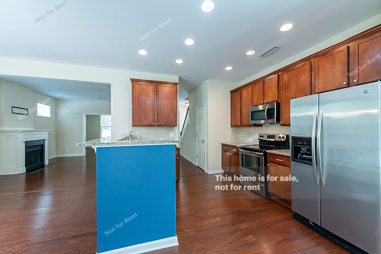 Photo 4 of 25 - 1024 Ileagnes Rd, Raleigh, NC 27603