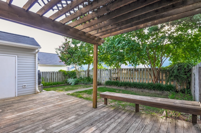 Photo 21 of 25 - 121 Danesway Dr, Holly Springs, NC 27540