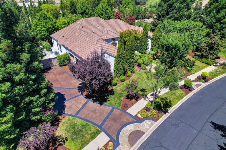 Photo 12 of 70 - 8910 Belford Ct, Roseville, CA 95747