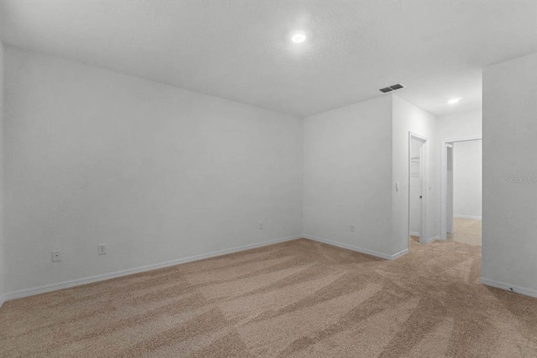 Photo 33 of 40 - 729 Squires Grove Dr, Winter Haven, FL 33880