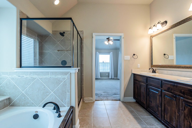 Photo 6 of 26 - 1101 Colonial Dr, Royse City, TX 75189