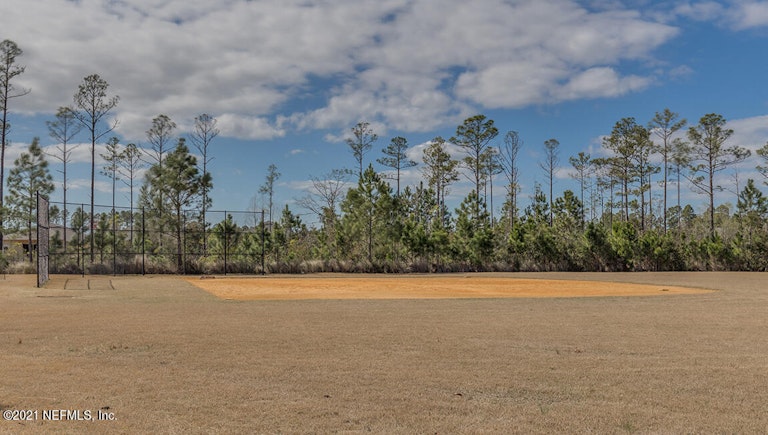 Photo 32 of 47 - 66020 Edgewater Dr, Yulee, FL 32097
