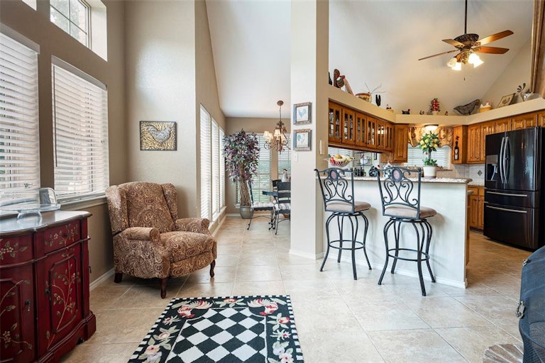 Photo 11 of 40 - 7115 Spruce Forest Ct, Arlington, TX 76001