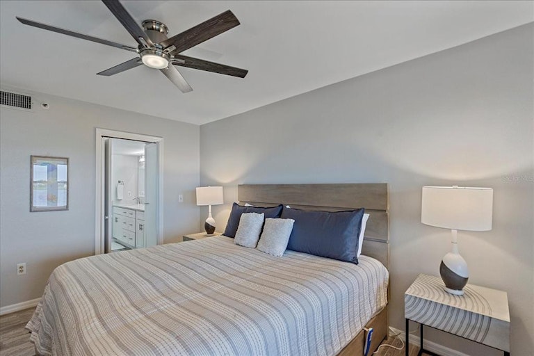 Photo 17 of 44 - 1360 Siesta Bayside Dr #1360-D, Sarasota, FL 34242