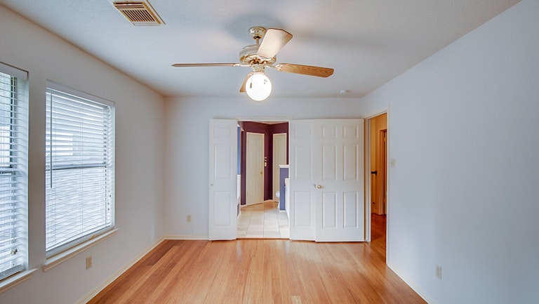 Photo 19 of 35 - 14426 Little Willow Walk, Houston, TX 77062