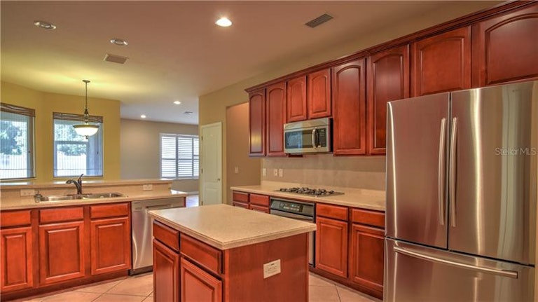 Photo 4 of 25 - 307 Carriage Oak Pl, Seffner, FL 33584