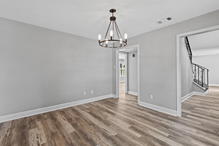 Photo 8 of 36 - 214 Andorra Ln, Houston, TX 77015