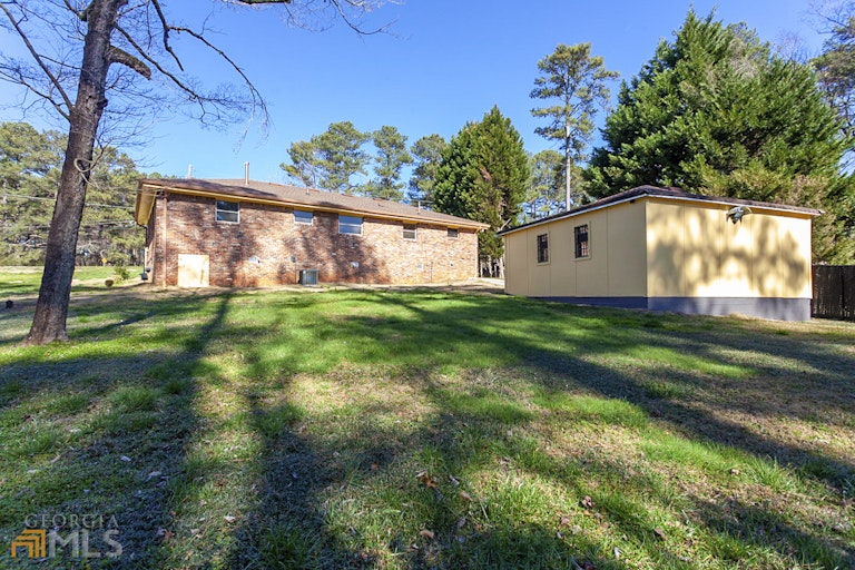 Photo 14 of 17 - 2527 Clifton Springs Rd, Decatur, GA 30034