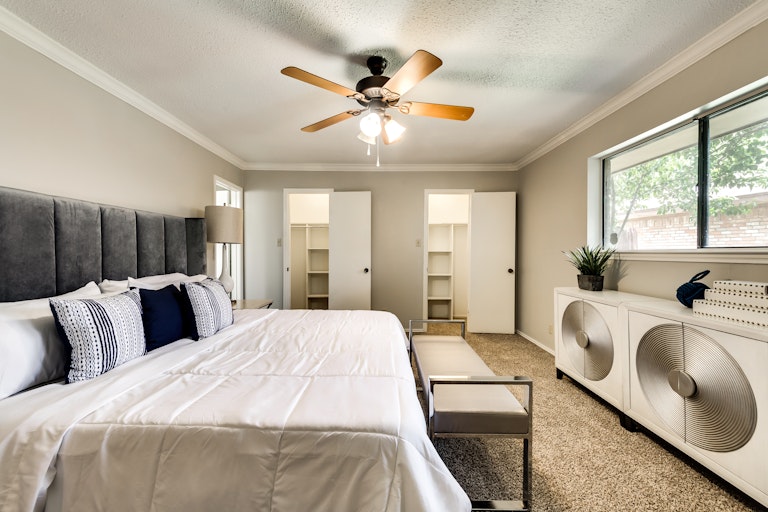 Photo 14 of 26 - 2805 Teakwood Ln, Plano, TX 75075